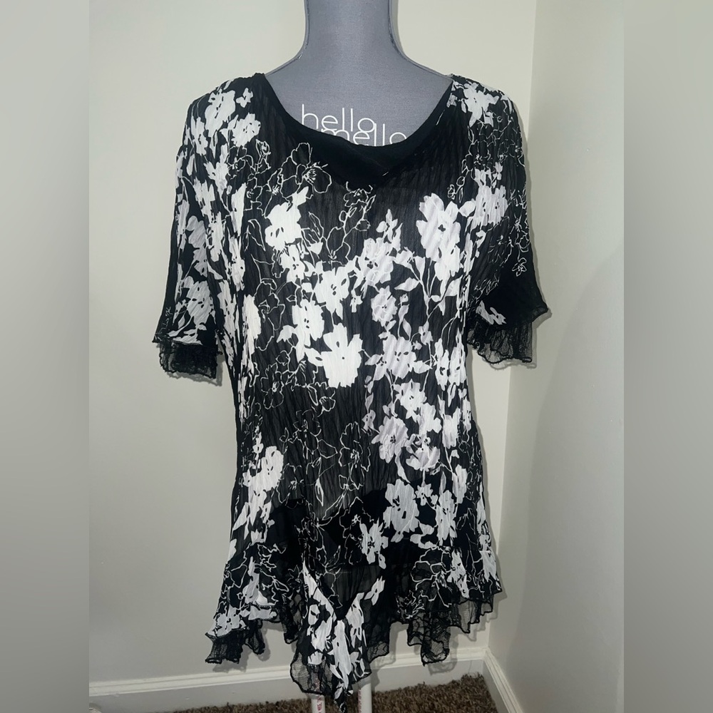 Black and White Floral Women's Top